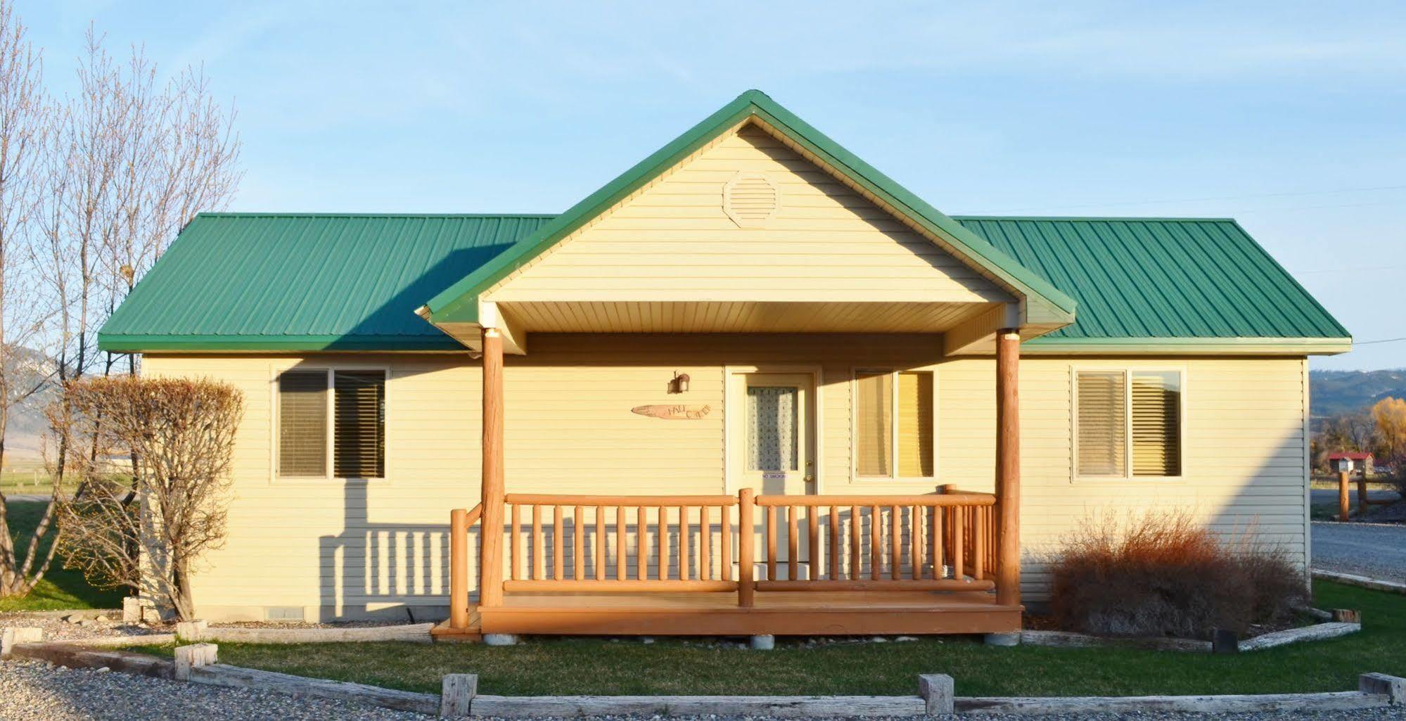 Sleepy J Cabins Swan Valley Exterior photo